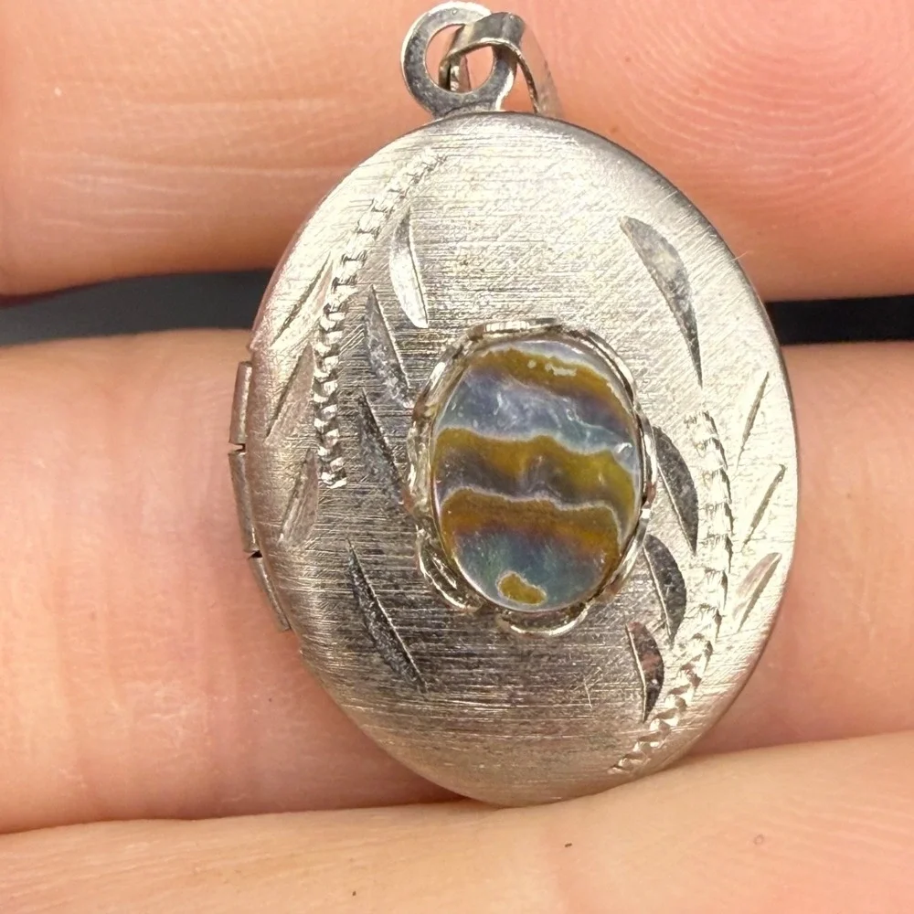 Vintage‎ Locket Pendant Oval Silver Tone Abalone